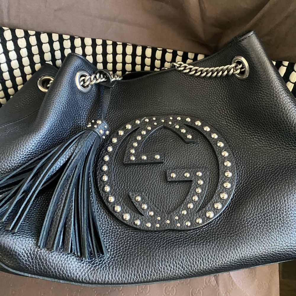 GUCCI
Pebbled Calfskin Medium Soho Chain Shoulder Bag Black
